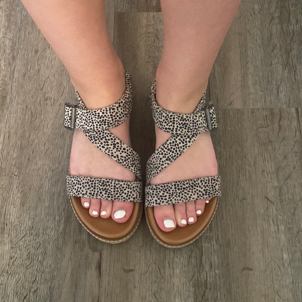 Black & White Sandals (6)